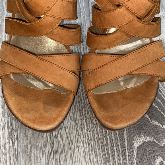 Stuart Weitzman women size 9 4in heel with Platform color: Chestnut - Picture 4 of 5